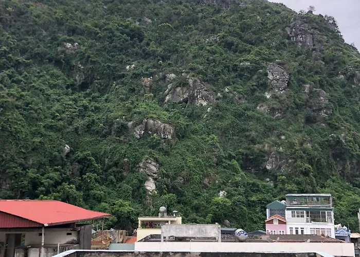 Bed & Breakfast Poem Ha Long
